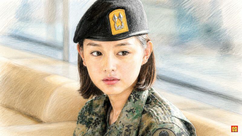 ドラマ『太陽の末裔』で、ベレー帽と軍服を着用し、凛とした切ない眼差しを見せる軍医ユン・ミョンジュ役のキム・ジウォンのイラスト